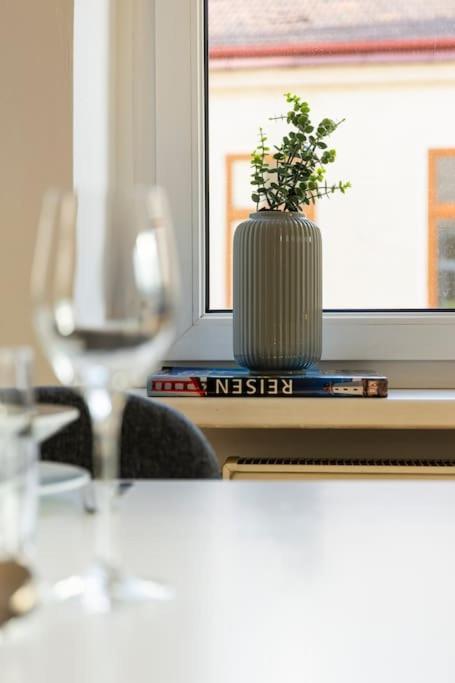 Savoir-Vivre In Unserer Zentralen Balkonwohnung Wenen Buitenkant foto