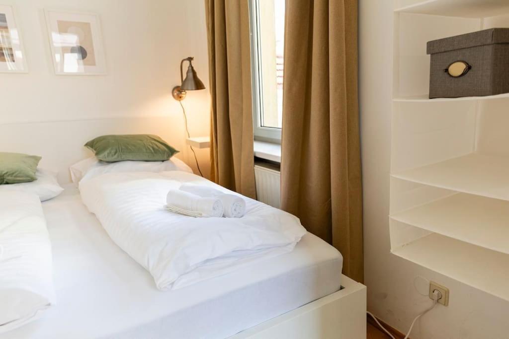 Savoir-Vivre In Unserer Zentralen Balkonwohnung Wenen Buitenkant foto
