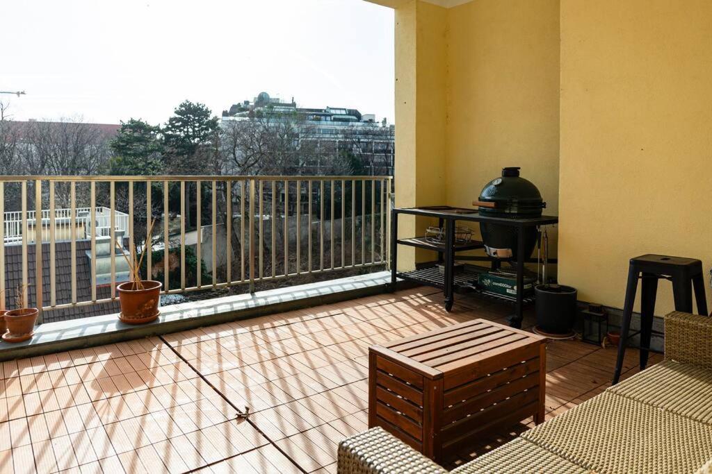Savoir-Vivre In Unserer Zentralen Balkonwohnung Wenen Buitenkant foto